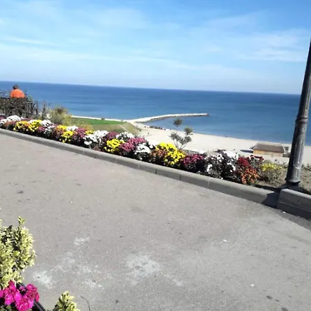 Budget-friendly 2br Near The Sea - Smart Layout For Privacy Apartment