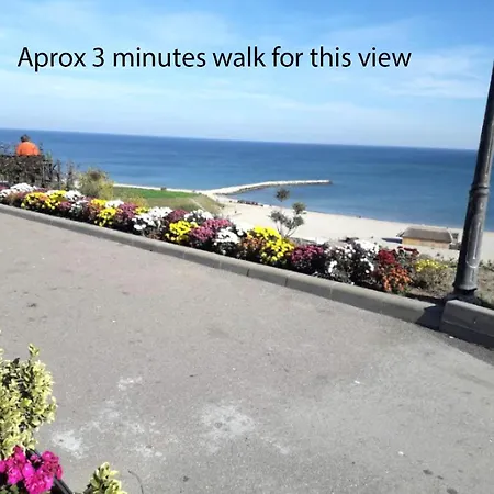 Apartment Budget-friendly 2br Near The Sea - Smart Layout For Privacy *