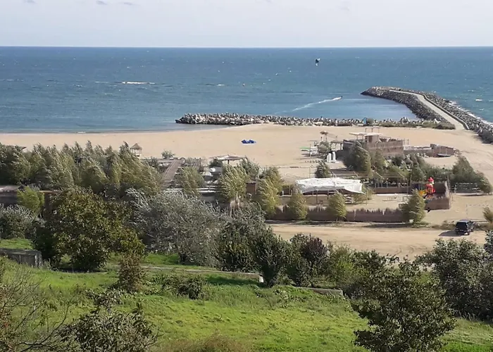 Budget-friendly 2br Near The Sea - Smart Layout For Privacy *