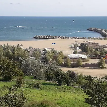 Budget-friendly 2br Near The Sea - Smart Layout For Privacy *