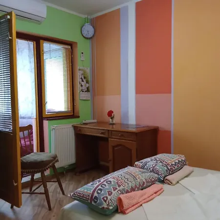 Apartment Budget-friendly 2br Near The Sea - Smart Layout For Privacy