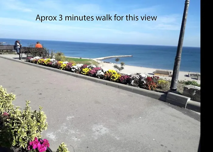 Apartman Budget-friendly 2br Near The Sea - Smart Layout For Privacy *